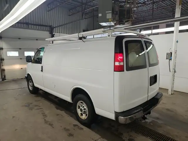 2017 GMC SAVANA VAN 2500 8 CYLINDER in Cars & Trucks in Ottawa - Image 5