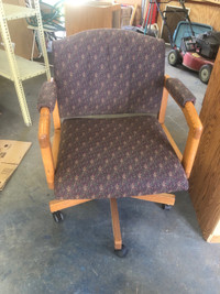 Office chair $25 p/u Forest Lawn