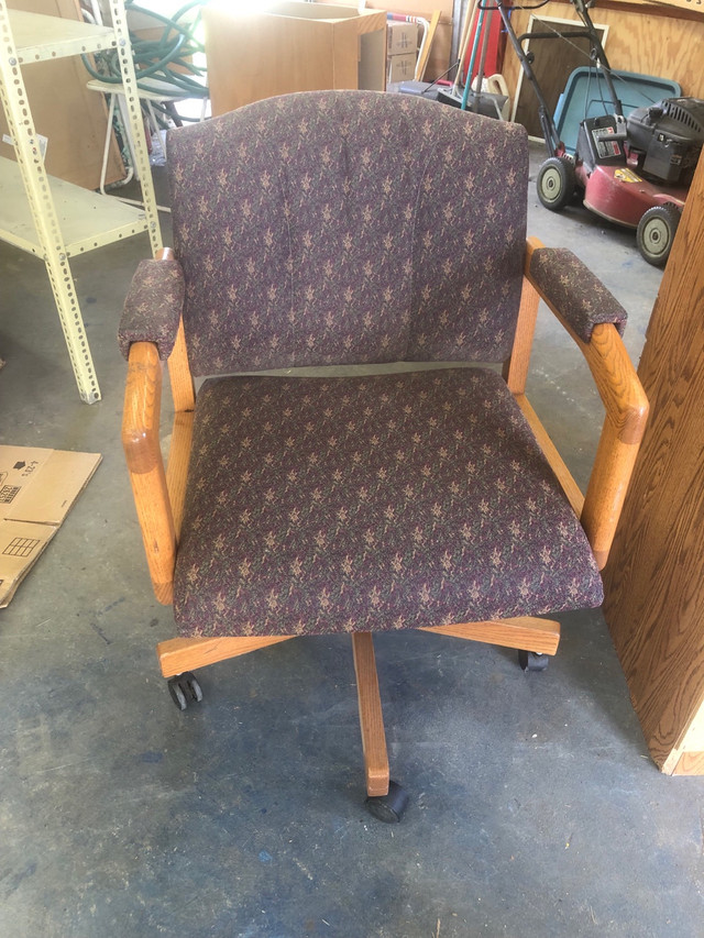 Office chair $25 p/u Forest Lawn in Other in Calgary