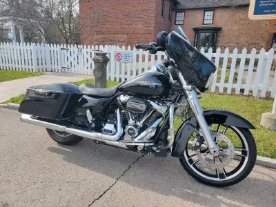 Stage 2 43,000km Vivid black 107ci M8 $21,000 cash or best reasonable offer Vance&Hines exhaust Scre...