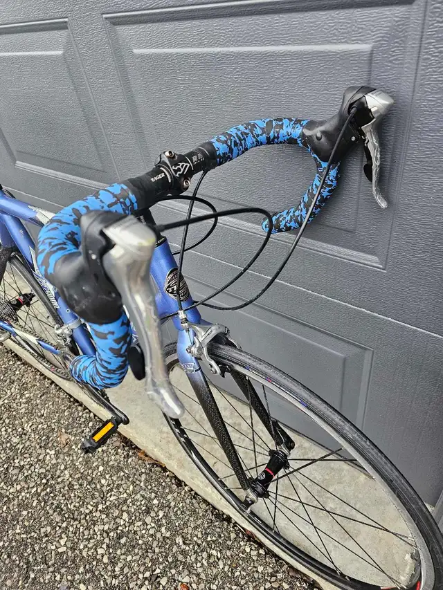 Trek 2200 ZR 9000 Road Bike  in Road in City of Toronto - Image 8