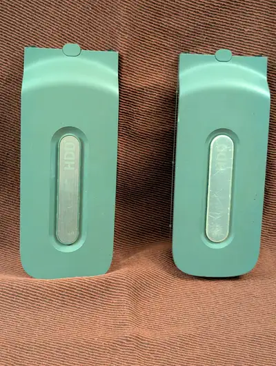2 Xbox 360 hard drives - X812848-001 - 20GB, View more