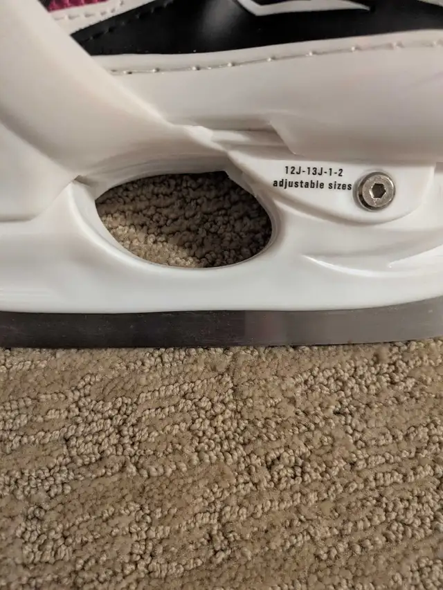 Girls skates  in Skates & Blades in Windsor Region - Image 4