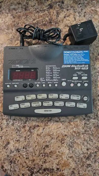 Zoom RT-123 drum/bass machine, View more