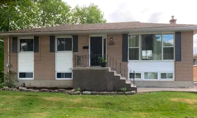 Waling distance to Queens, KHSC and SLC, rooms for rent for Student females only .Sept1 Rent resume'...