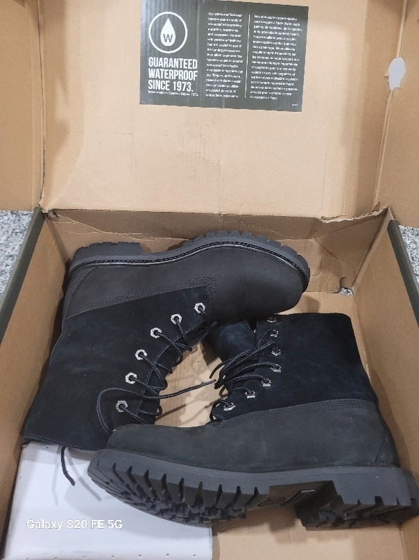 Timberland Women's Waterproof Boot Size 6 in Women's - Shoes in City of Montréal - Image 3