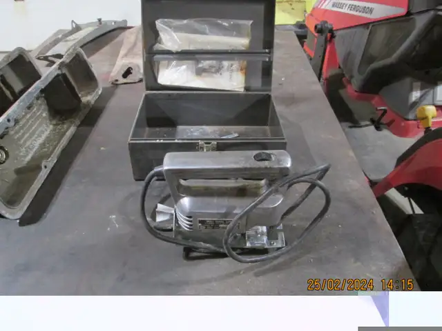 SMALL PORTABLE JIG SAW in Power Tools in Hamilton - Image 4