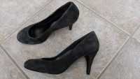NINE WEST Women's Dark Grey Suede Pumps - Size 5½ (fits 6)