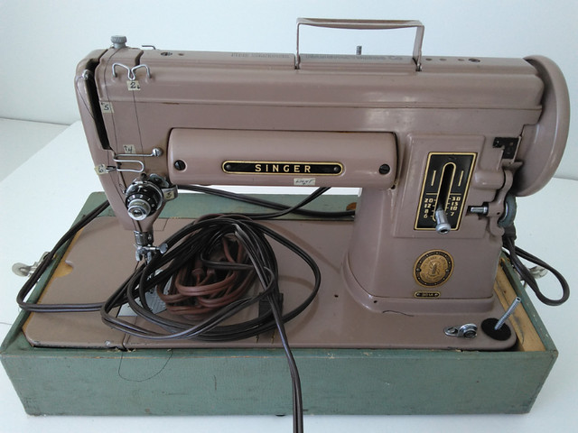 Machine à coudre vintage SINGER 301A Vintage Sewing Machine dans Loisirs et artisanat  à Ville de Montréal