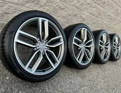 Pirelli PZero PZ4 PNCS R01 Summer Tires and original 21 inch Audi Q5 / SQ5 two-tone grey rims. Good...