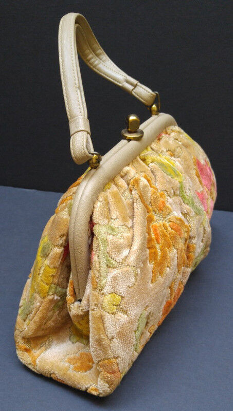 Vintage floral tapestry carpet handbag /purse REDUCED! in Women's - Bags & Wallets in City of Toronto - Image 3