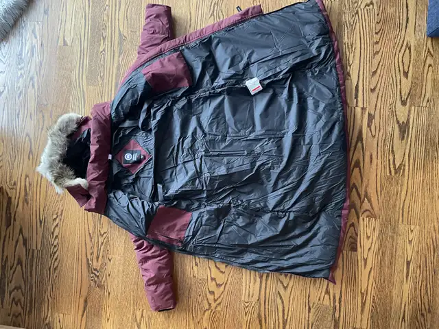 Canada Goose Mystique Parka in Women's - Tops & Outerwear in Ottawa - Image 9