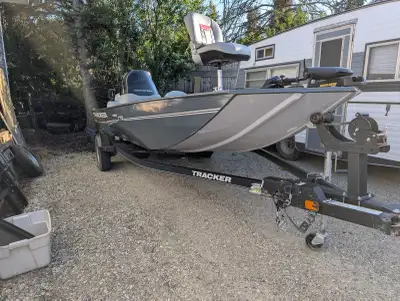 One owner, well maintained always stored inside. This boat features two pedestal seats a 15 gallon l...
