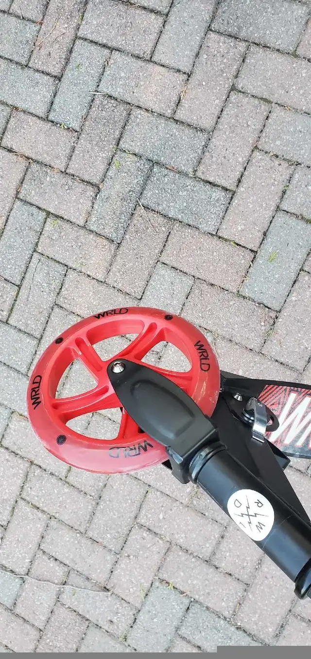 New  Big Wheeled Scooter in Kids in Barrie - Image 5