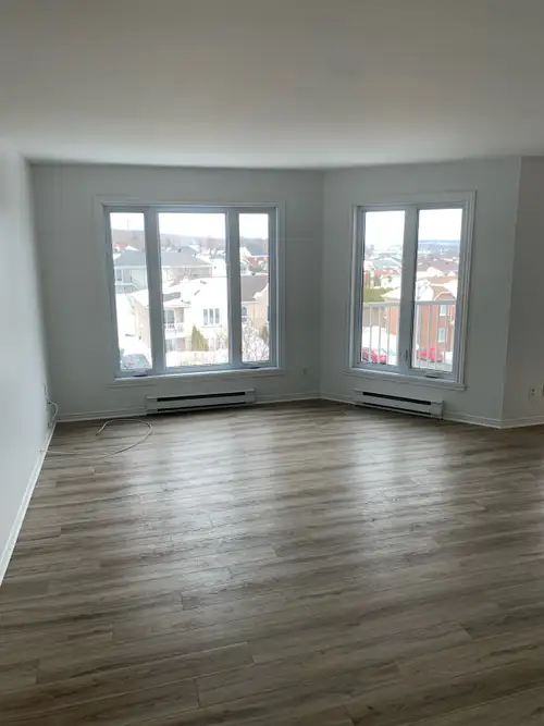 Disponible 1 juin 2026 Charlesbourg / Montagnes des Roches, 5 1/2, troisième étage, grand salon, sal...