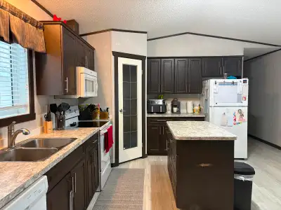 2017 mobile home 3 bedroom 2 full bathroom Single car garage Fridge, stove, microwave, dishwasher, w...