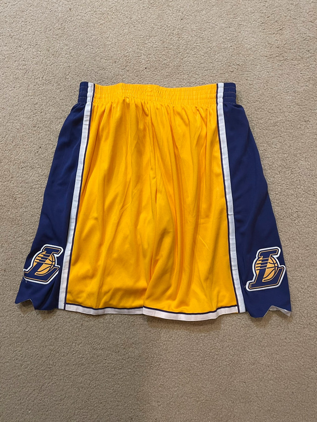 Mitchell&ness Los Angeles Lakers Yellow NBA basketball Shorts in Basketball in Winnipeg - Image 3