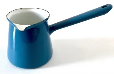 LIRE JUSQU'À LA FIN DU TEXTE. Vintage 1970. Collection. Cafetière turque en fer émaillé bleu CherMat...