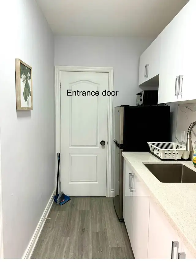 2nd Floor 1Bedroom bachelor apt available Now(College/Ossington)63826904354051121