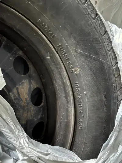 Pneus d'hiver usagés mais en bon état