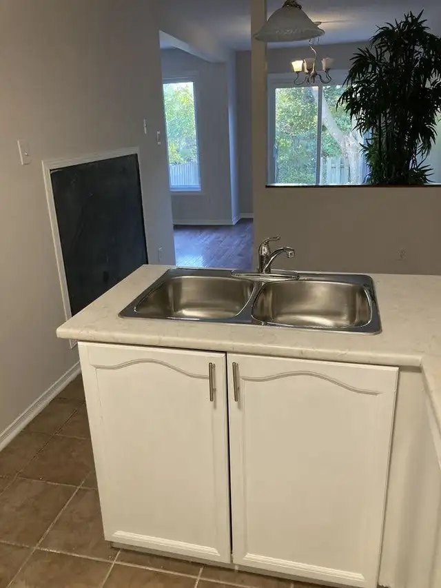 Greenboro Townhouse For Rent in Long Term Rentals in Ottawa - Image 10