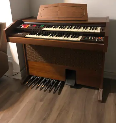 Price drop… 80’s Organ…  Has a drum machine!, Voir plus