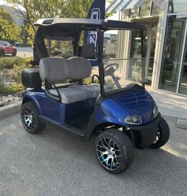 Golf Cart in Golf in Kelowna - Image 9