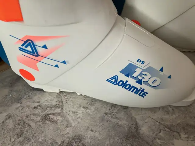 Ski boots size five  in Ski in Markham / York Region - Image 3