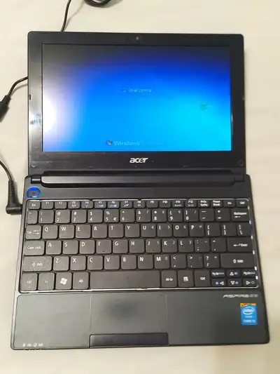 ACER ASPIRE ONE BLACK 2GB / 250GB in Excellent 10/10 Condition, View more