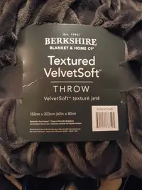 NEW Berkshire Velvetsoft Throw
