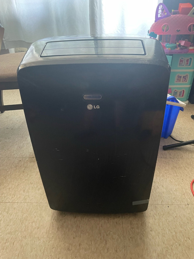 LG Portable Air Conditioner in Heaters, Humidifiers & Dehumidifiers in Hamilton