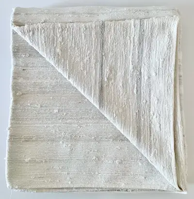 Antiquité. Collection. Catalogne tissée au métier 66 po x 76 po, View more