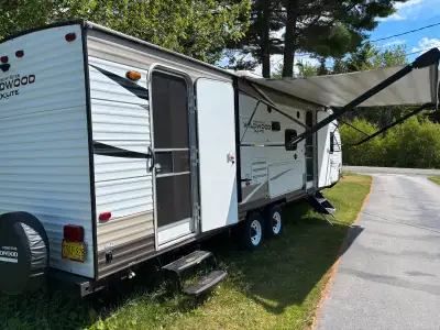 Selling our 26’ Forest River Wildwood RV - 263BHXL , 12’ slide, power jack stabilizers, power tongue...