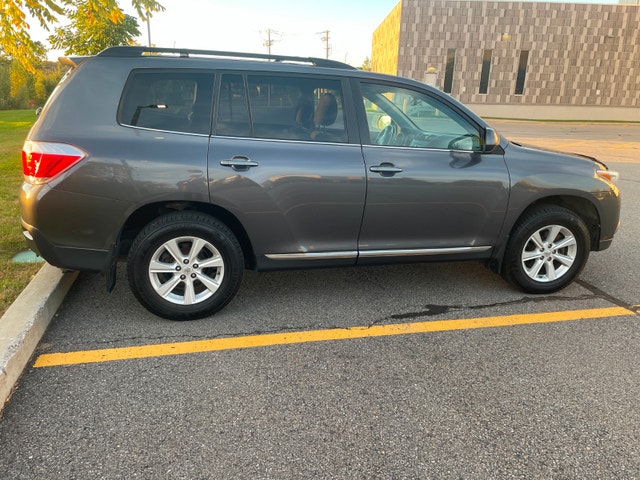 Toyota Highlander V6 AWD 2011 — photo 2