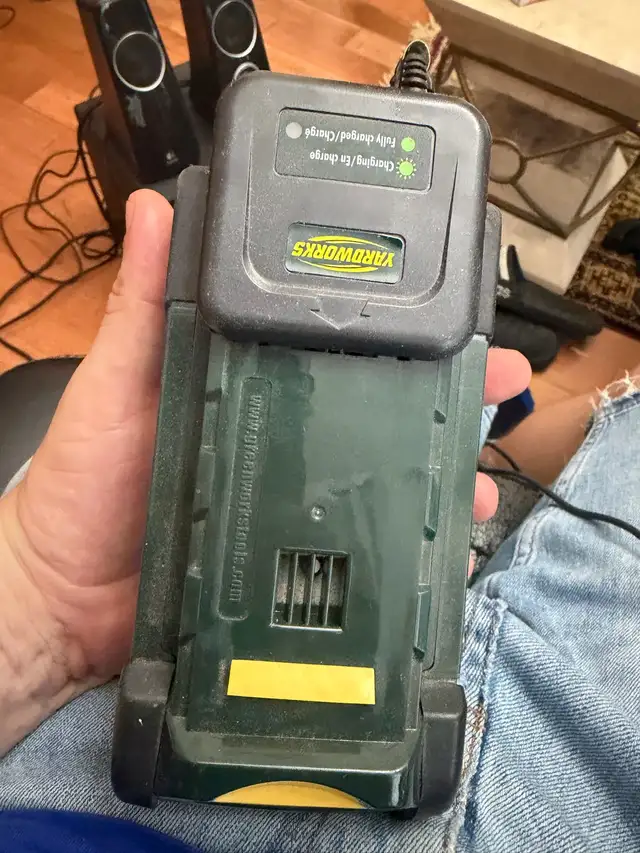 Yardworks Replacement 36V 2Ah Lithium-Ion Battery and charger in Lawnmowers & Leaf Blowers in City of Toronto - Image 2