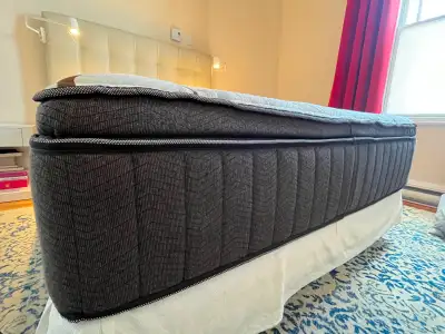 Pas vendu Katy. Matelas haut de gamme de marque Stearns & Foster, View more