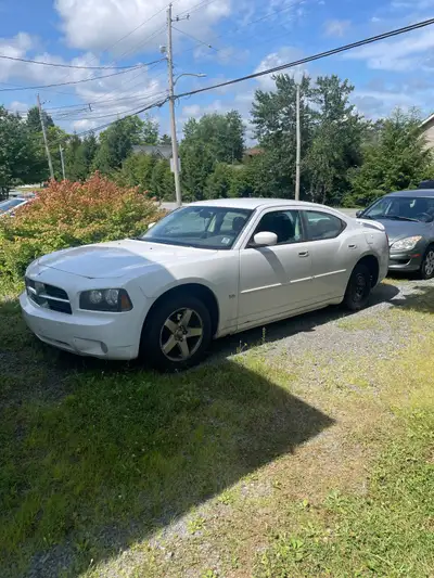 2010 Dodge Charger, 3.5L, 253,000 km. Car runs great and just had $2500 worth of brake and front end...