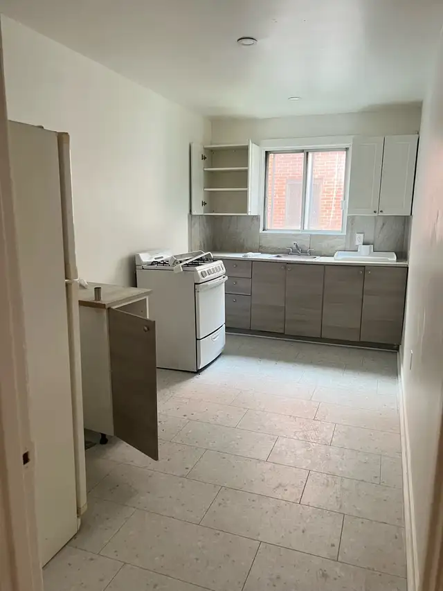 2 Bedrooms | 1 Bathroom || NDG in Other in City of Montréal - Image 5
