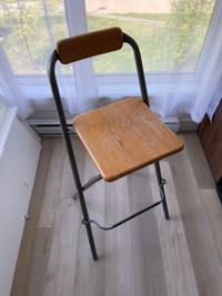 Foldable chair, counter height