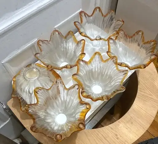 1960/70 Italian Murano Handblown Glass Scallop Tulip Light Shade in Indoor Lighting & Fans in City of Montréal - Image 9