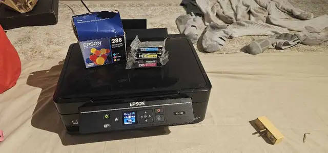 Epson Expression Home XP-330 Wireless Colour Photo Printer with in Printers, Scanners & Fax in City of Toronto - Image 2