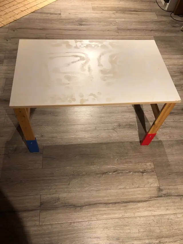 Table Ikea pour enfant hauteur ajustable in Toys in City of Montréal - Image 3