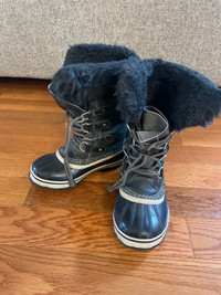 Kids size 2 sorel black boots 