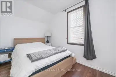 2 bedrooms Unit in a quiet street in Downtown
