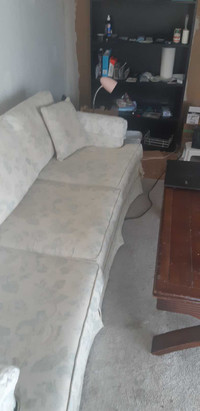 Couch good condition 60dlrs