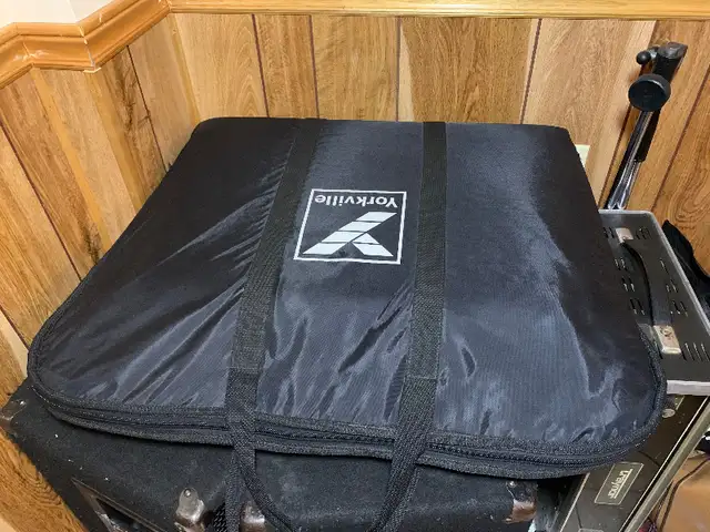Yorkville AP 818 PA mixer w/soft case in Performance & DJ Equipment in Markham / York Region - Image 5