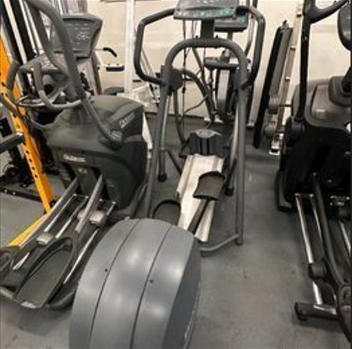 Precor EFX 5.17i Elliptical (Reconditioned) in Exercise Equipment in Calgary - Image 3