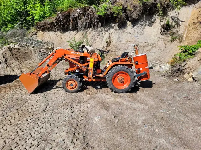 Tracteur diesel Kubota B4200D avec pelle 4WD in Other in Québec City - Image 3