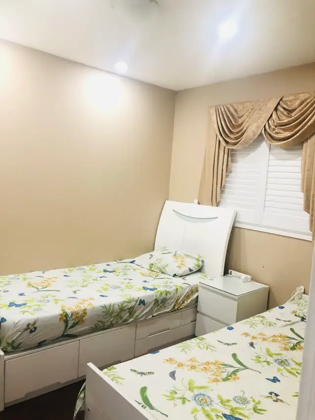 SHARED ROOM ONLY FOR GIRLS NEAR SHERIDAN