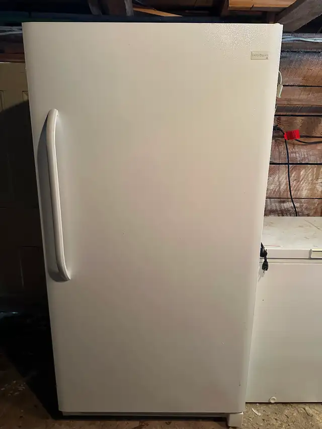 Frigidaire 20.0 Cu. Single-Door Refrigerator - Like New in Refrigerators in Kitchener / Waterloo - Image 2
